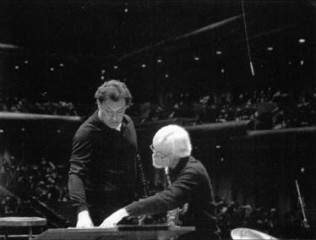 Zubin Mehta and Gerry Mulligan reading music at a New York Philharmonic rehearsal, December 1989. Photograph by Jorjana Kellaway