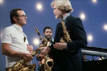 Gerry Mulligan Talking with Stan Getz 1976 Germany. Concert Tour “All Stars Jazz Gala” Photo by Franca R. Mulligan