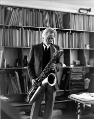Gerry Playing in his studio 1988 - photo by Don Heiny